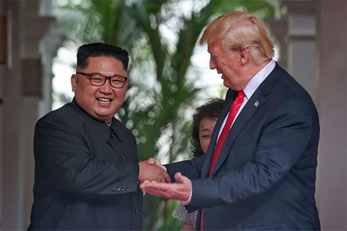 Kim y Trump firman un documento tras su histórica cumbre